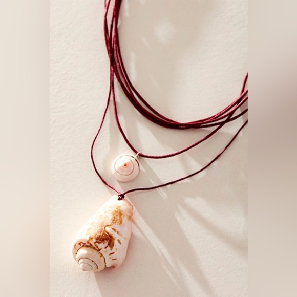NWT Free People Carolina Shell Layered Necklace in Oxblood - Picture 4 of 4